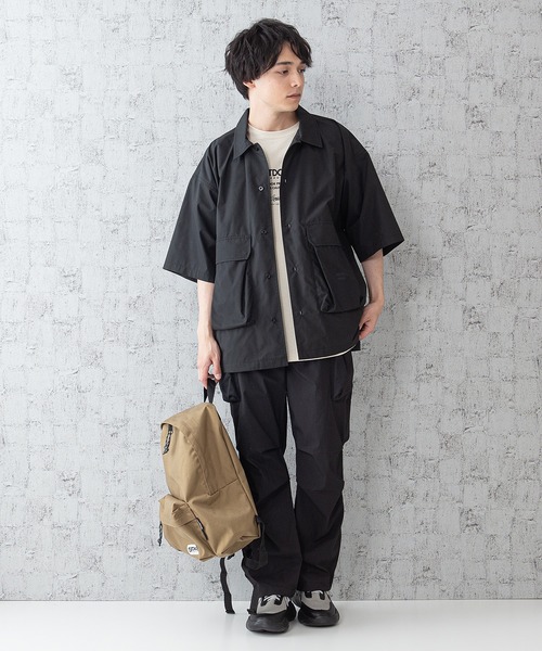 OUTDOOR PRODUCTS APPAREL(アウトドアプロダクツアパレル)の「ベンチレーションシャツ 「着るBAG」シリーズ 撥水 抗UV ポケット多数 ビッグシルエット(シャツ/ブラウス・メンズ・ブラック/ベージュ・LARGE/MEDIUM/X-LARGE)」の3枚目の写真