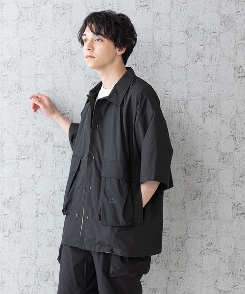 OUTDOOR PRODUCTS APPAREL(アウトドアプロダクツアパレル)の「ベンチレーションシャツ 「着るBAG」シリーズ 撥水 抗UV ポケット多数 ビッグシルエット(シャツ/ブラウス・メンズ・ブラック/ベージュ・LARGE/MEDIUM/X-LARGE)」の7枚目の写真