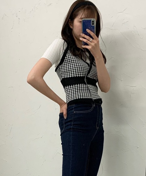 WEGO（ウィゴー）の「WEGO/ダブルボタン千鳥ビスチェ（タンクトップ・レディース・ブラック・FREE）」の2枚目の写真