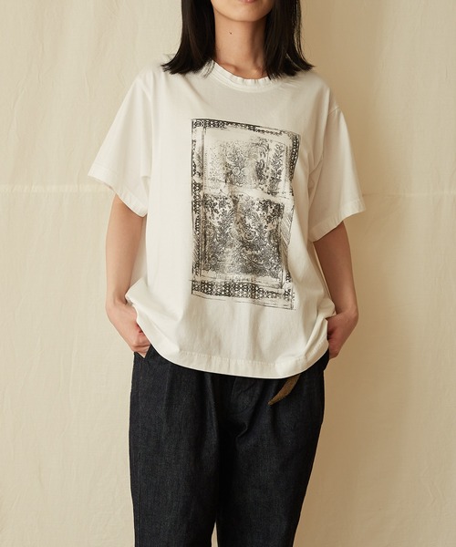 IKKUNA（イクナ）の「print T-shirt ii（Tシャツ/カットソー・レディース・ホワイト/ブラウン系その他2/ブラウン系その他・1）」の2枚目の写真