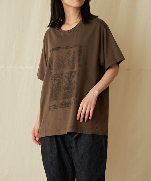 IKKUNA（イクナ）の「print T-shirt ii（Tシャツ/カットソー・レディース・ホワイト/ブラウン系その他2/ブラウン系その他・1）」の3枚目の写真