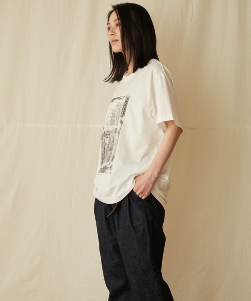 IKKUNA（イクナ）の「print T-shirt ii（Tシャツ/カットソー・レディース・ホワイト/ブラウン系その他2/ブラウン系その他・1）」の14枚目の写真