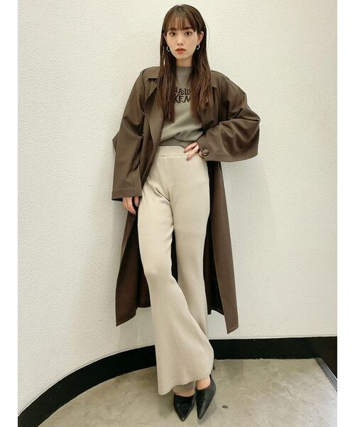 GYDA（ジェイダ）の「【WEB限定】ディープスリットケープトレンチコート（トレンチコート・レディース・ベージュ/ブラウン・FREE）」の3枚目の写真