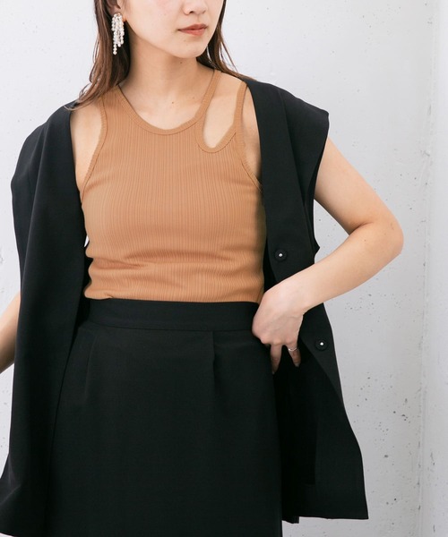 KBF（ケイビーエフ）の「アシメネックタンクトップ（タンクトップ・レディース・オレンジ系その他/アイボリー/チャコールグレー・ONE）」の4枚目の写真