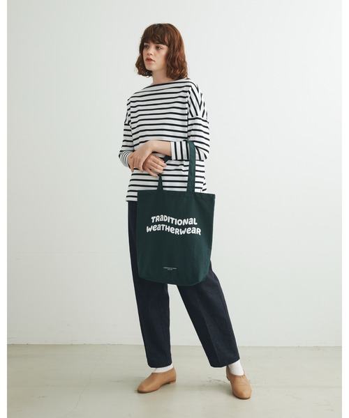 Traditional Weatherwear(トラディショナルウェザーウェア)の「WAVE LOGO GSST TOTE/ウェーブ ロゴ マチ付き トートバッグ(トートバッグ・メンズ・ネイビー×ホワイト/ブラウン系その他/グリーン系その他/ホワイト×ブラック/ボルドー・FREE/F)」の5枚目の写真