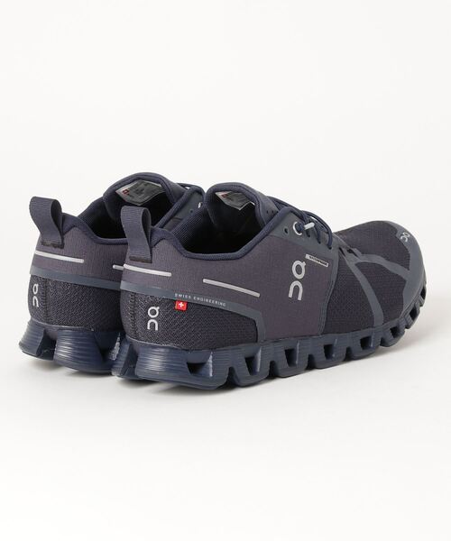 On（オン）の「On/オン　Cloud Waterproof クラウドウォータープルーフ（スニーカー・メンズ・ネイビー・27.5/28/27/26.5）」の3枚目の写真