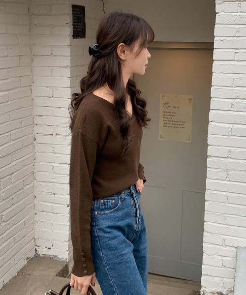Diosfront(ディオスフロント)の「袖ボタンデザインVネックリブプルオーバー(ニット/セーター・レディース・ブラック/ベージュ/ブラウン/オフホワイト・FREE)」の15枚目の写真