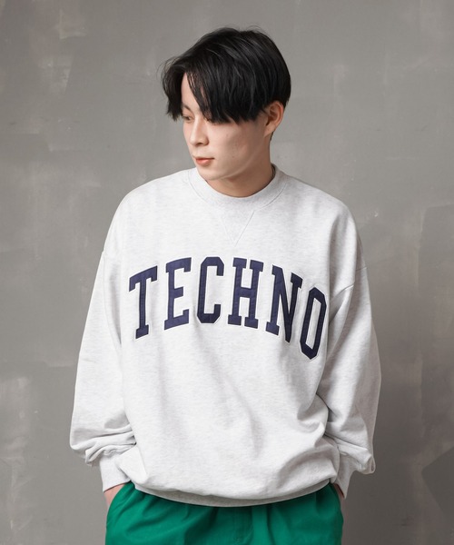 SPINNS(スピンズ)の「【ビッグシルエット】TECHNOカレッジロゴスウェット(スウェット・メンズ・グリーン/ダークブルー/ロイヤルブルー/アッシュグレー/スミクロ/ダークグリーン・ONESIZE)」の3枚目の写真