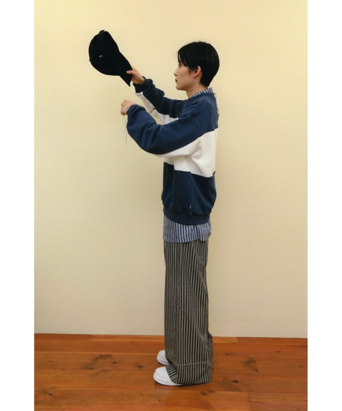 SINK kotohayokozawa（シンク コトハヨコザワ）の「BLOCK COLOR  LOGO SWEAT（スウェット・レディース・ベージュ/ネイビー/グレー・M/L）」の9枚目の写真