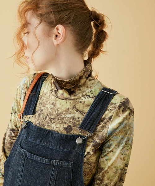 MADEMOISELLE ROPE'(マドモアゼル ロペ)の「【TEAK】ベルベットジャージータートルネックトップス(Tシャツ/カットソー・レディース・イエロー・FREE)」の2枚目の写真