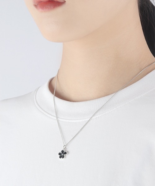 NONENON(ノンノン)の「【NONENON 】ミニブルームネックレス / MINI BLOOM NEC(ネックレス・レディース・シルバー/ゴールド・SMALL/MEDIUM/LARGE)」の6枚目の写真