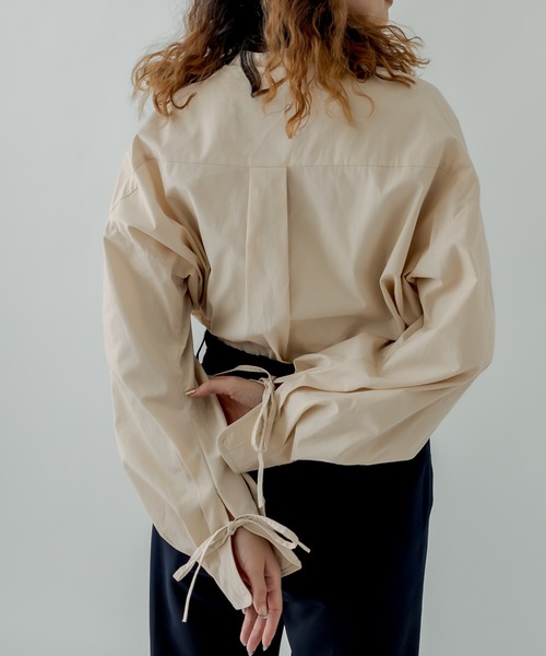 mystic(ミスティック)の「バンドカラー袖タックデザインシャツ(シャツ/ブラウス・レディース・ブラック/ベージュ/オフホワイト・FREE)」の3枚目の写真