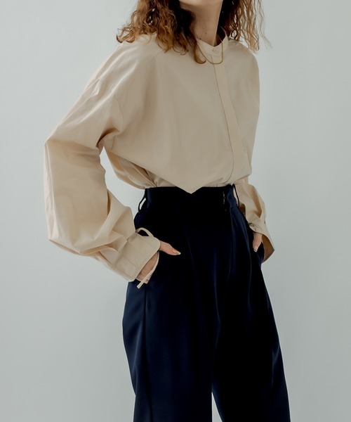 mystic(ミスティック)の「バンドカラー袖タックデザインシャツ(シャツ/ブラウス・レディース・ブラック/ベージュ/オフホワイト・FREE)」の11枚目の写真