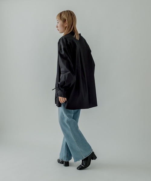 mystic(ミスティック)の「バンドカラー袖タックデザインシャツ(シャツ/ブラウス・レディース・ブラック/ベージュ/オフホワイト・FREE)」の5枚目の写真