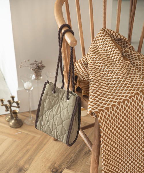 rectangle（レクタングル）の「キルティングショルダーバック（ショルダーバッグ・レディース・ブラック/カーキ/アイボリー/ベージュ・FREE）」の5枚目の写真