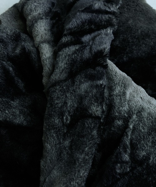 Lui's（ルイス）の「グラデーションフェイクファースヌード（ネックウォーマー/スヌード・メンズ・ブラック・FREE）」の2枚目の写真