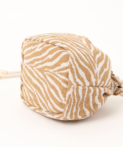 HONEYSUCKLE ROSE（ハニーサックルローズ）の「【HONEYSUCKLE ROSE】ＪＱアニマルショルダー（ショルダーバッグ・レディース・ベージュ/グレー・ONE SIZE）」の6枚目の写真