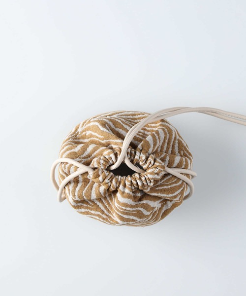 HONEYSUCKLE ROSE（ハニーサックルローズ）の「【HONEYSUCKLE ROSE】ＪＱアニマルショルダー（ショルダーバッグ・レディース・ベージュ/グレー・ONE SIZE）」の9枚目の写真