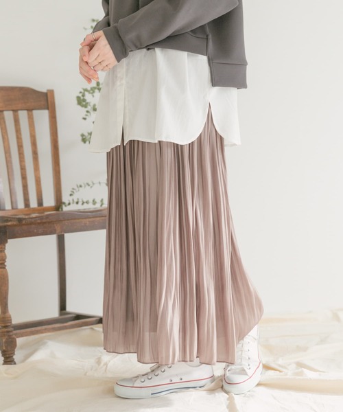 ITEMS URBANRESEARCH（アイテムズ アーバンリサーチ）の「シャイニープリーツスカート（スカート・レディース・ブラック/モカ/ライトカーキ/グレー系その他・FREE）」の6枚目の写真