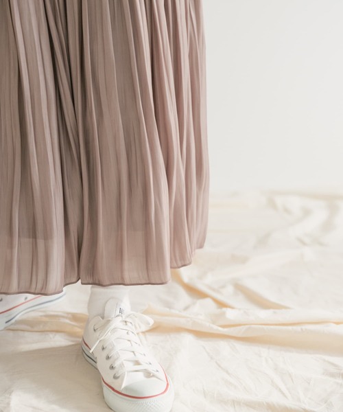 ITEMS URBANRESEARCH（アイテムズ アーバンリサーチ）の「シャイニープリーツスカート（スカート・レディース・ブラック/モカ/ライトカーキ/グレー系その他・FREE）」の9枚目の写真