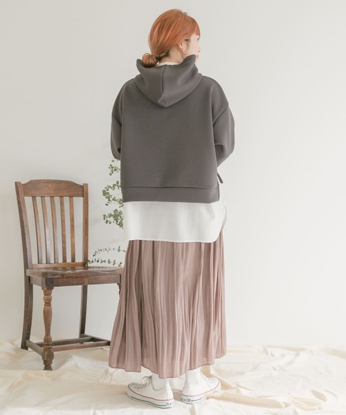 ITEMS URBANRESEARCH（アイテムズ アーバンリサーチ）の「シャイニープリーツスカート（スカート・レディース・ブラック/モカ/ライトカーキ/グレー系その他・FREE）」の12枚目の写真