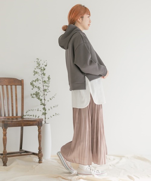 ITEMS URBANRESEARCH（アイテムズ アーバンリサーチ）の「シャイニープリーツスカート（スカート・レディース・ブラック/モカ/ライトカーキ/グレー系その他・FREE）」の13枚目の写真