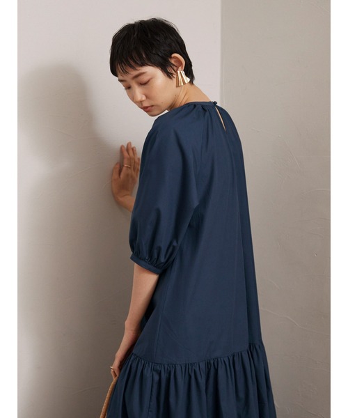 armonia(アルモニーア)の「armonia.裾切換えフレアワンピース(ワンピース・レディース・ベージュ/ネイビー・FREE)」の3枚目の写真
