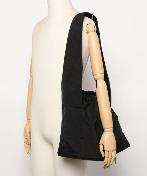 Chikashitsu +（チカシツプラス）の「ストリートファッション Chikashitsu + チカシツプラス box shoulder bag ボックス ショルダーバッグ ミニバッグ ボディバッグ ボディクロスバッグ（ショルダーバッグ・メンズ・ブラック・ONE SIZE）」の2枚目の写真