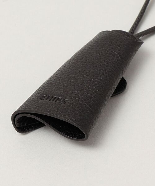 SHIPS（シップス）の「SHIPS: レザー キーリング ネックポーチ（キーケース/キーアクセサリー・メンズ・ブラック/チャコールグレー・ONE SIZE）」の11枚目の写真