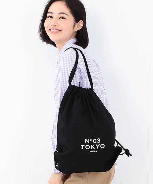 BEAMS BOY(ビームスボーイ)の「SOFT CREAM / ロゴ ナップサック(バックパック/リュック・レディース・ホワイト/ブラック・ONE SIZE)」の2枚目の写真