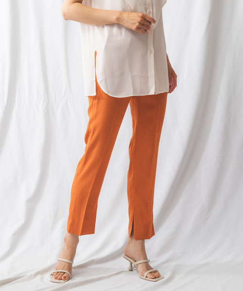 NARACAMICIE（ナラカミーチェ）の「麻調オックステーパードパンツ（その他パンツ・レディース・ブルー/ブラック/グリーン/パープル/イエロー/オレンジ・M/X-LARGE/MEDIUM）」の6枚目の写真