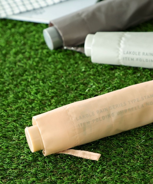 LAKOLE（ラコレ）の「大判レタリング折り畳み傘 / 258377（折りたたみ傘・レディース・イエロー/グレー/ネイビー/マスタード/ライトグレー/チャコール/ベージュ・FREE）」の4枚目の写真