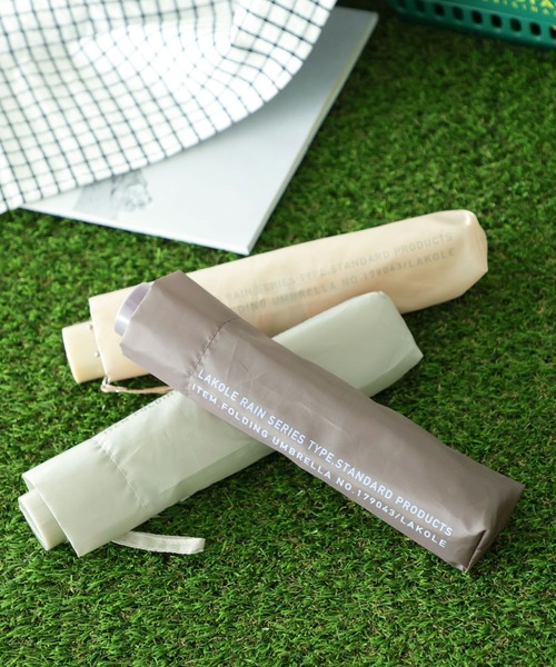 LAKOLE（ラコレ）の「大判レタリング折り畳み傘 / 258377（折りたたみ傘・レディース・イエロー/グレー/ネイビー/マスタード/ライトグレー/チャコール/ベージュ・FREE）」の3枚目の写真