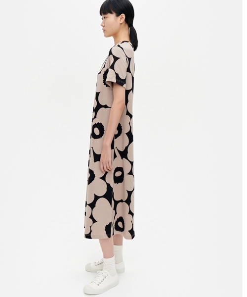 marimekko(マリメッコ)の「Unikko / Petrun dress(ワンピース・レディース・ベージュ系その他・SMALL/X-LARGE/LARGE/MEDIUM/X-SMALL)」の4枚目の写真