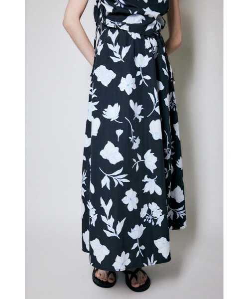 MOUSSY(マウジー)の「FLOWER PRINT WRAP スカート(スカート・レディース・オフホワイト/ブラック系その他/グリーン系その他・2/1)」の2枚目の写真