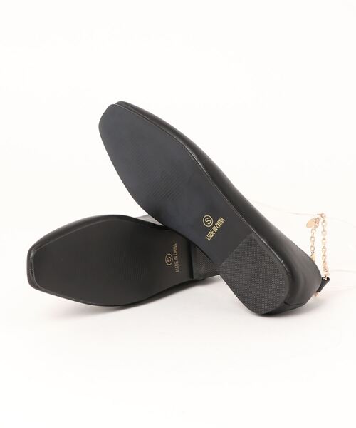 TONAL（トーナル）の「アンクルチェーンフラットシューズ（パンプス・レディース・オフホワイト/ブラック・SMALL/MEDIUM/LARGE）」の4枚目の写真