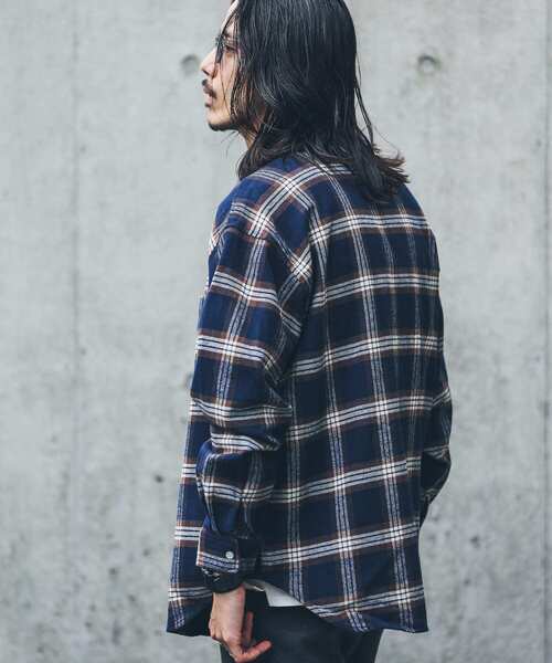 URBAN RESEARCH Sonny Label（アーバンリサーチサニーレーベル）の「チェックネルボタンダウンシャツ（シャツ/ブラウス・メンズ・カーキ/ブラウン/ネイビー・MEDIUM/LARGE）」の21枚目の写真