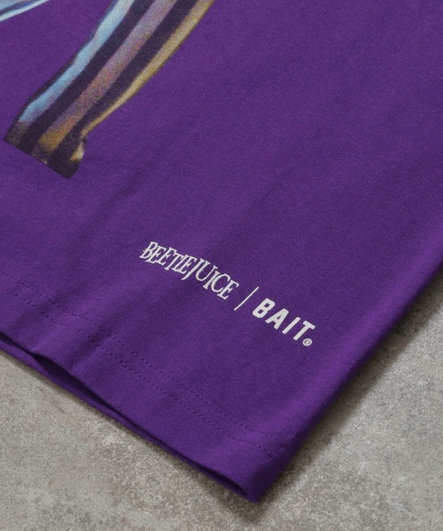 BAIT(ベイト)の「BAIT × BEETLEJUICE TRIPLE BTJ TEE 227-BTJ-TEE-002(Tシャツ/カットソー・メンズ・パープル・LARGE/X-LARGE/MEDIUM/XX-LARGE)」の3枚目の写真