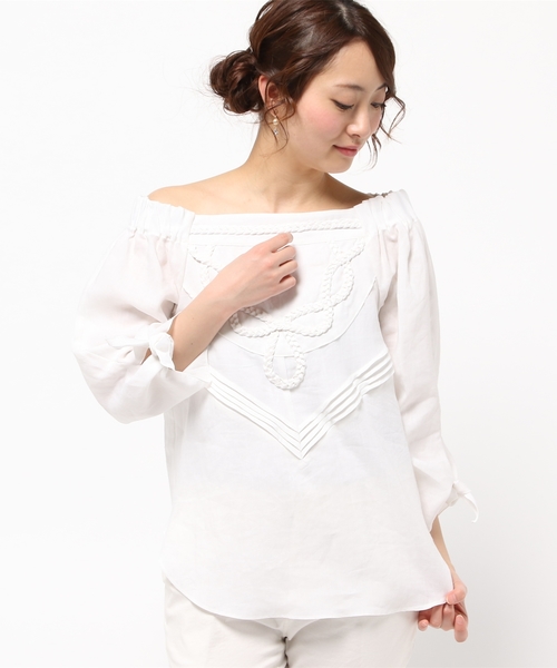 Language(ランゲージ)の「【Language】 編みこみオフショルプルオーバー(シャツ/ブラウス・レディース・ホワイト系/ベージュ系/ダルブルー系・38)」の2枚目の写真