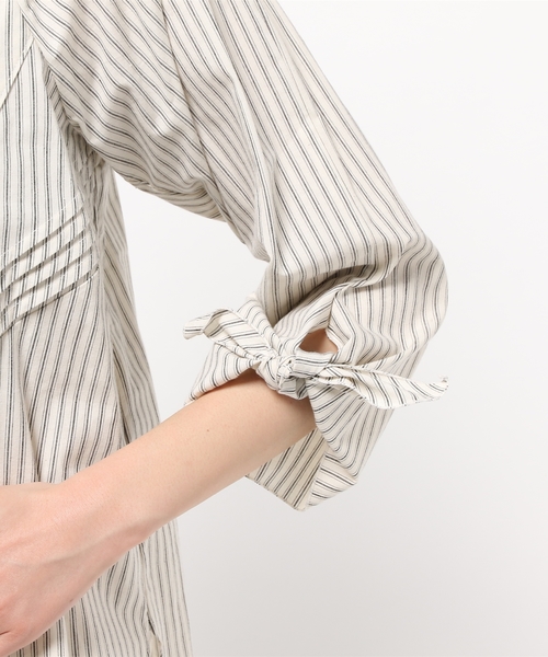 Language(ランゲージ)の「【Language】 編みこみオフショルプルオーバー(シャツ/ブラウス・レディース・ホワイト系/ベージュ系/ダルブルー系・38)」の6枚目の写真