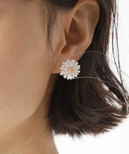 index(インデックス)の「◆フラワー×フェイクパールキャッチピアス(ピアス(両耳用)・レディース・ゴールド・00)」の5枚目の写真