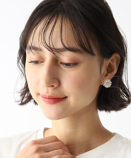 index(インデックス)の「◆フラワー×フェイクパールキャッチピアス(ピアス(両耳用)・レディース・ゴールド・00)」の6枚目の写真