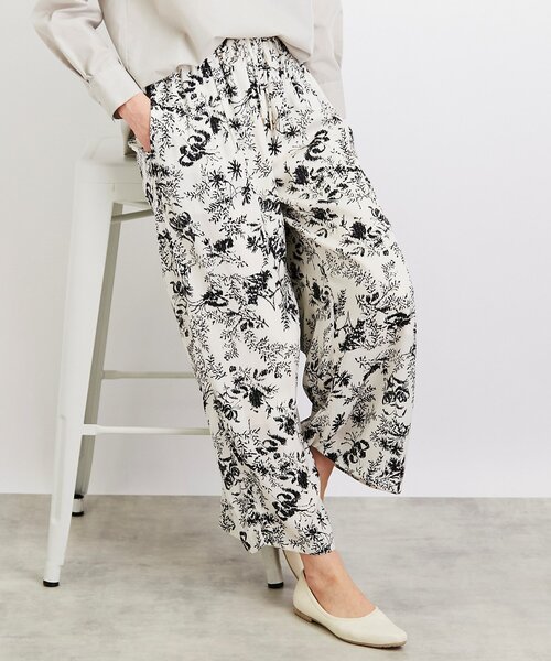 DRESKIP（ドレスキップ）の「◆ストンと落ちるシルエットが大人っぽい！サテン イージー ワイドパンツ（その他パンツ・レディース・ライトグレー/ベージュ系/レモンイエロー/ブラック系/カーキ/グレー系その他/オリーブ/ブルー系その他・02/03/04）」の5枚目の写真