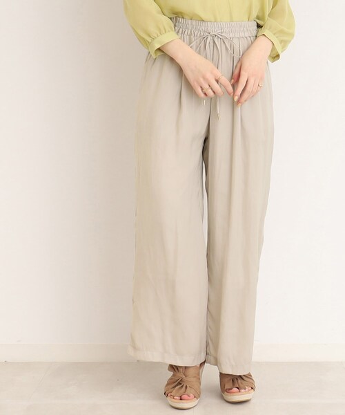 DRESKIP（ドレスキップ）の「◆ストンと落ちるシルエットが大人っぽい！サテン イージー ワイドパンツ（その他パンツ・レディース・ライトグレー/ベージュ系/レモンイエロー/ブラック系/カーキ/グレー系その他/オリーブ/ブルー系その他・02/03/04）」の3枚目の写真