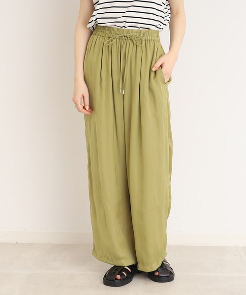 DRESKIP（ドレスキップ）の「◆ストンと落ちるシルエットが大人っぽい！サテン イージー ワイドパンツ（その他パンツ・レディース・ライトグレー/ベージュ系/レモンイエロー/ブラック系/カーキ/グレー系その他/オリーブ/ブルー系その他・02/03/04）」の10枚目の写真