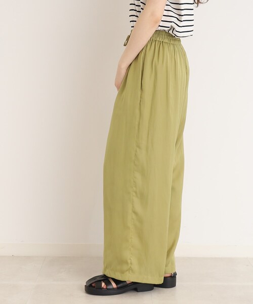DRESKIP（ドレスキップ）の「◆ストンと落ちるシルエットが大人っぽい！サテン イージー ワイドパンツ（その他パンツ・レディース・ライトグレー/ベージュ系/レモンイエロー/ブラック系/カーキ/グレー系その他/オリーブ/ブルー系その他・02/03/04）」の11枚目の写真