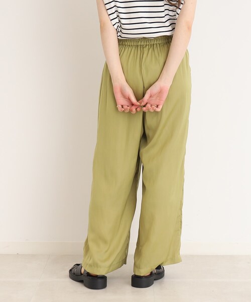 DRESKIP（ドレスキップ）の「◆ストンと落ちるシルエットが大人っぽい！サテン イージー ワイドパンツ（その他パンツ・レディース・ライトグレー/ベージュ系/レモンイエロー/ブラック系/カーキ/グレー系その他/オリーブ/ブルー系その他・02/03/04）」の12枚目の写真