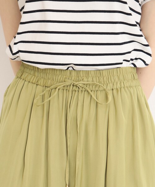 DRESKIP（ドレスキップ）の「◆ストンと落ちるシルエットが大人っぽい！サテン イージー ワイドパンツ（その他パンツ・レディース・ライトグレー/ベージュ系/レモンイエロー/ブラック系/カーキ/グレー系その他/オリーブ/ブルー系その他・02/03/04）」の13枚目の写真