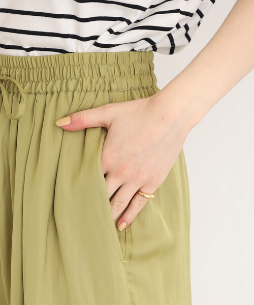 DRESKIP（ドレスキップ）の「◆ストンと落ちるシルエットが大人っぽい！サテン イージー ワイドパンツ（その他パンツ・レディース・ライトグレー/ベージュ系/レモンイエロー/ブラック系/カーキ/グレー系その他/オリーブ/ブルー系その他・02/03/04）」の14枚目の写真
