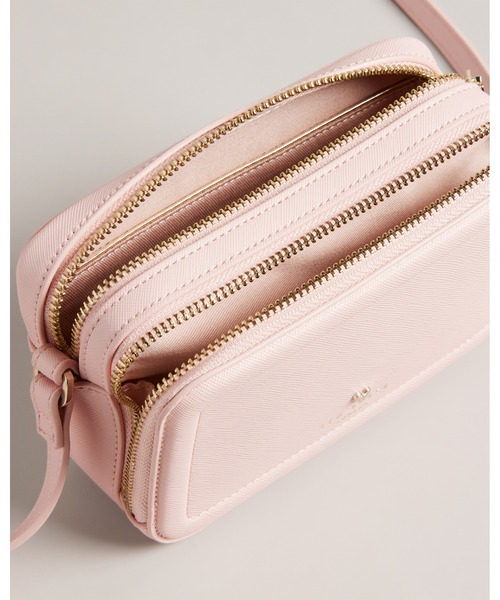 Ted Baker（テッドベーカー）の「STINAH ハートスタッズ スクエアショルダー/クロスボディバッグ（ショルダーバッグ）」 WEAR